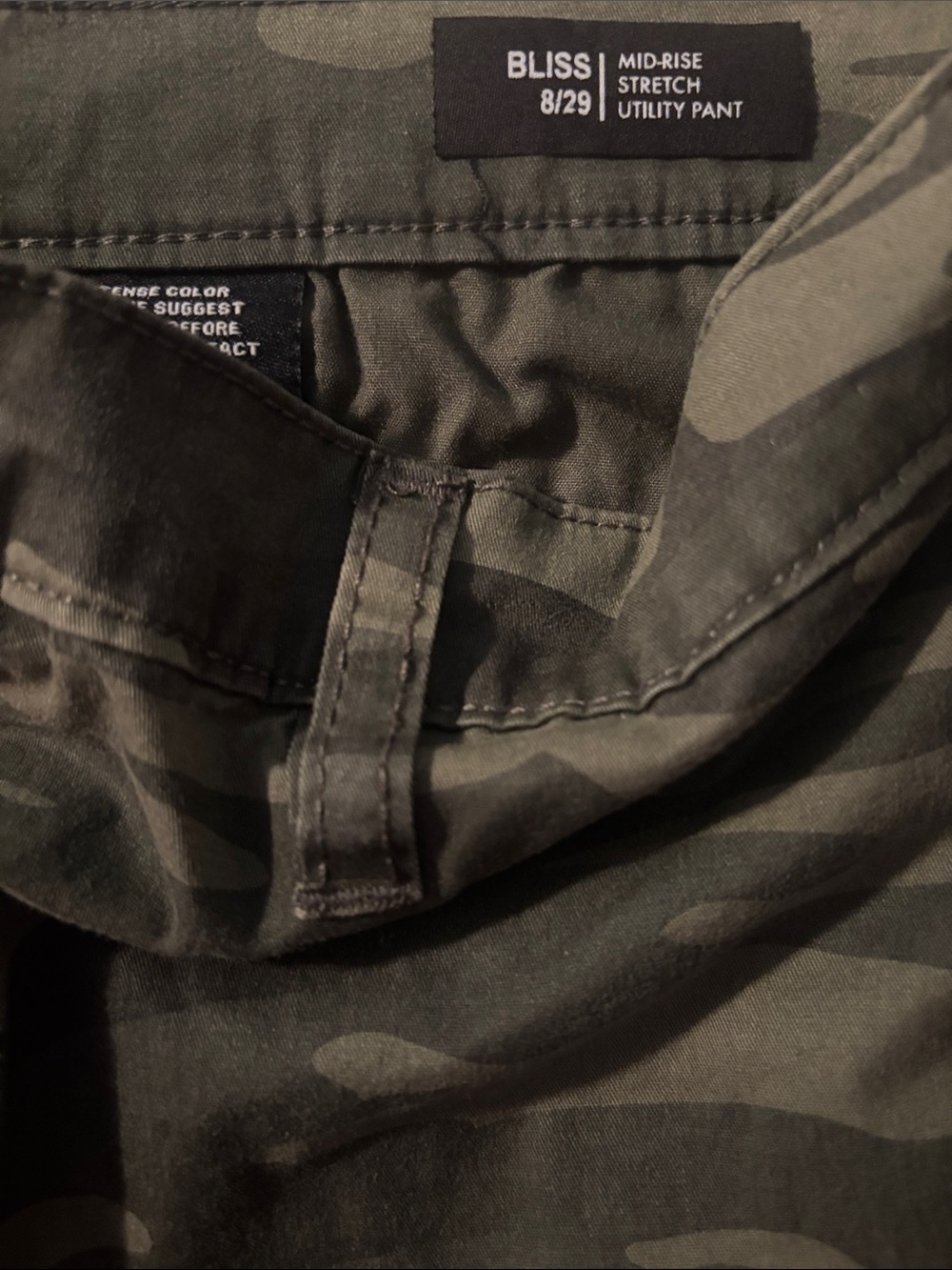 NWOT! Buffalo by David Bitton Women’s Olive Camo Utility Pants Size 8 - Picture 7 of 7